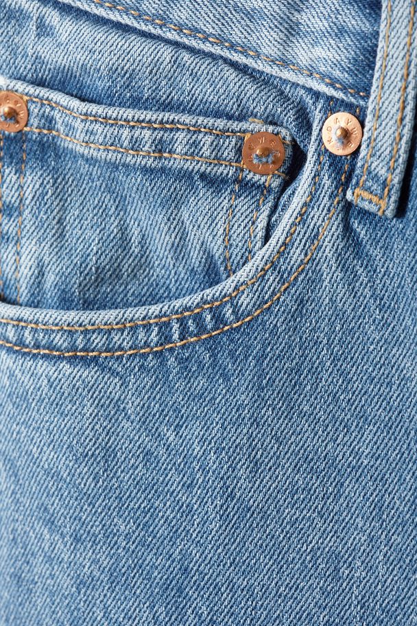 Weekday Schmale Jeans Sunday mit konisch zulaufendem Bein Tiefblau