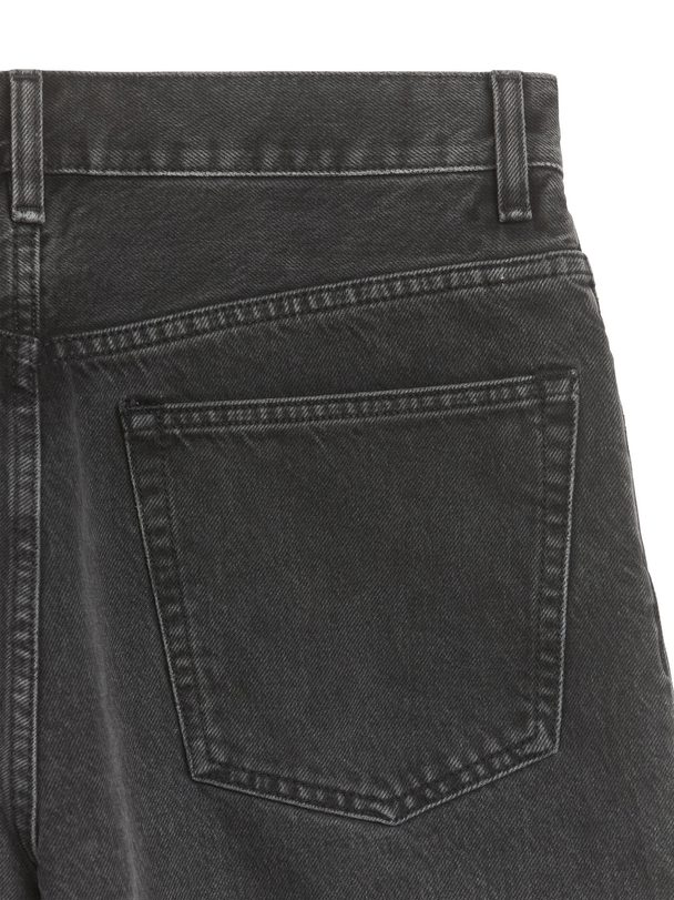 ARKET Relaxed Denim Short Gewassen Zwart