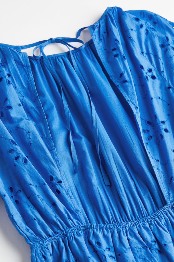 H&M Kleid mit Broderie Anglaise und Bindedetail Blau