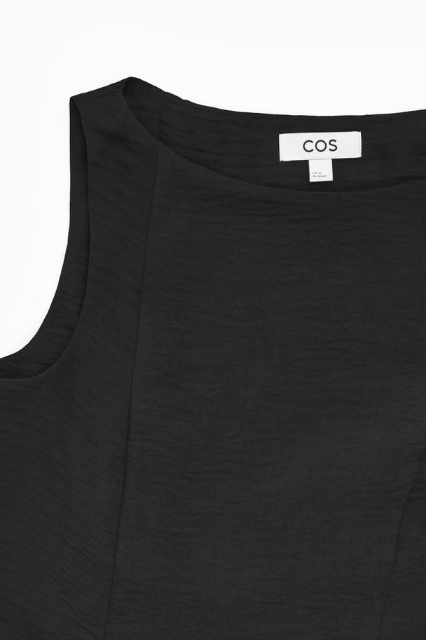COS Maxiklänning Med Asymmetrisk Fåll Svart