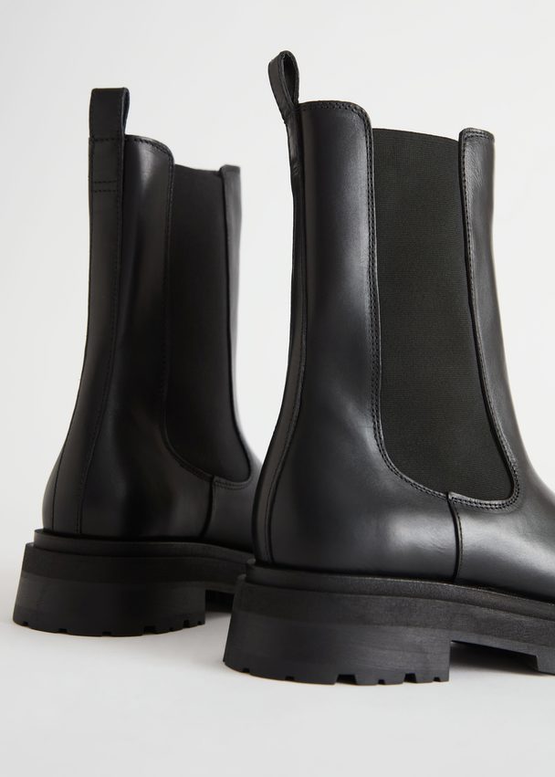 & Other Stories Chelsea-Boots aus Leder mit kompaktem Absatz Schwarz