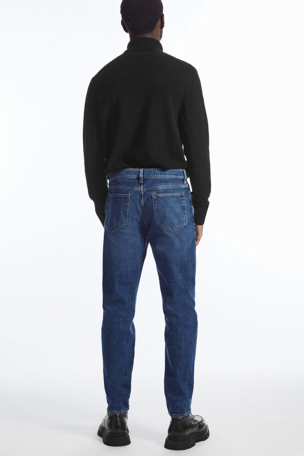 COS Jeans Med Normal Passform Och Avsmalnande Ben Blå