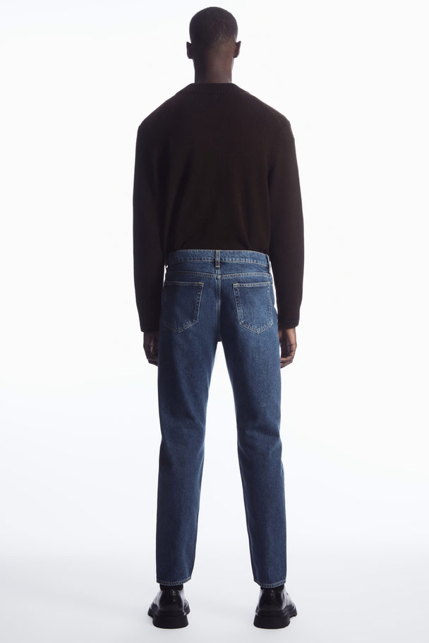 COS Jeans Med Normal Passform Och Avsmalnande Ben Mörkblå