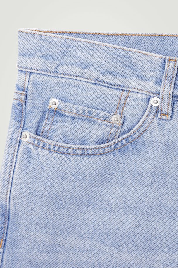 COS Jeans Med Normal Passform Och Avsmalnande Ben Ljusblå