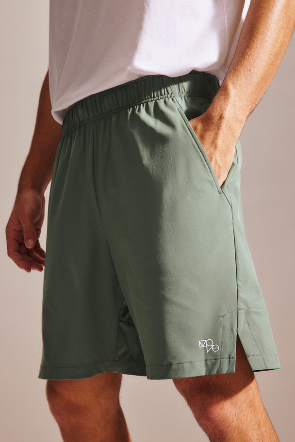 H&M DryMove™ Sportshorts aus 4-Wege-Stretch Khakigrün