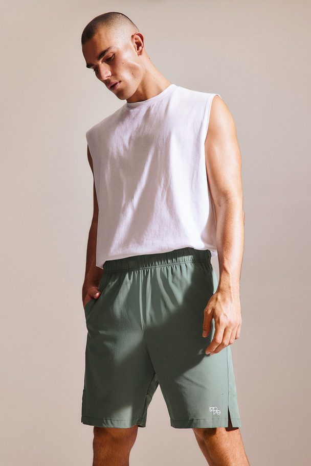 H&M DryMove™ Sportshorts aus 4-Wege-Stretch Khakigrün