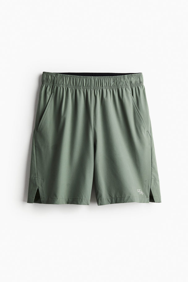 H&M DryMove™ Sportshorts aus 4-Wege-Stretch Khakigrün