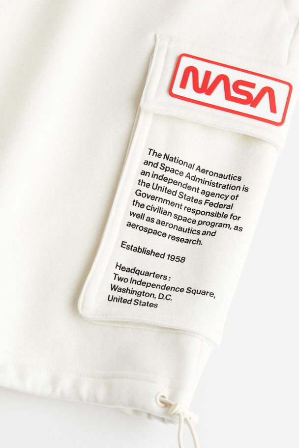 H&M Sweatshorts mit Print Cremefarben/NASA