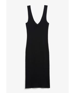 Geripptes Midi-Kleid mit V-Ausschnitt Schwarz