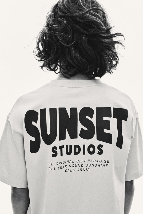 H&M T-Shirt aus Baumwolljersey Hellblau/Sunset Studios