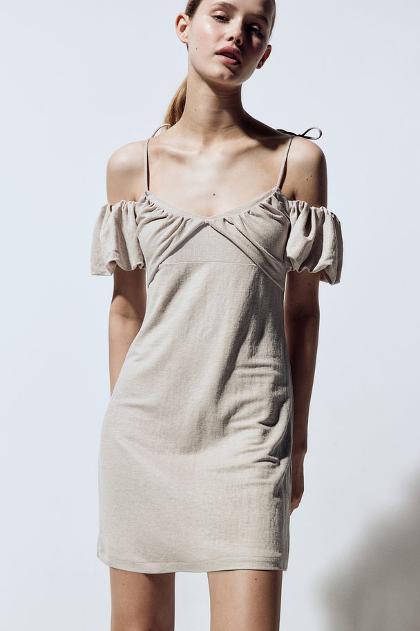 H&M Cold Shoulder-kjole Med Lag Lys Gråbeige