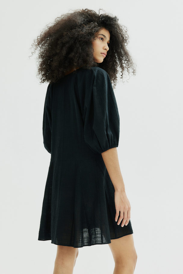 H&M Kleid mit ausgestelltem Rock Schwarz