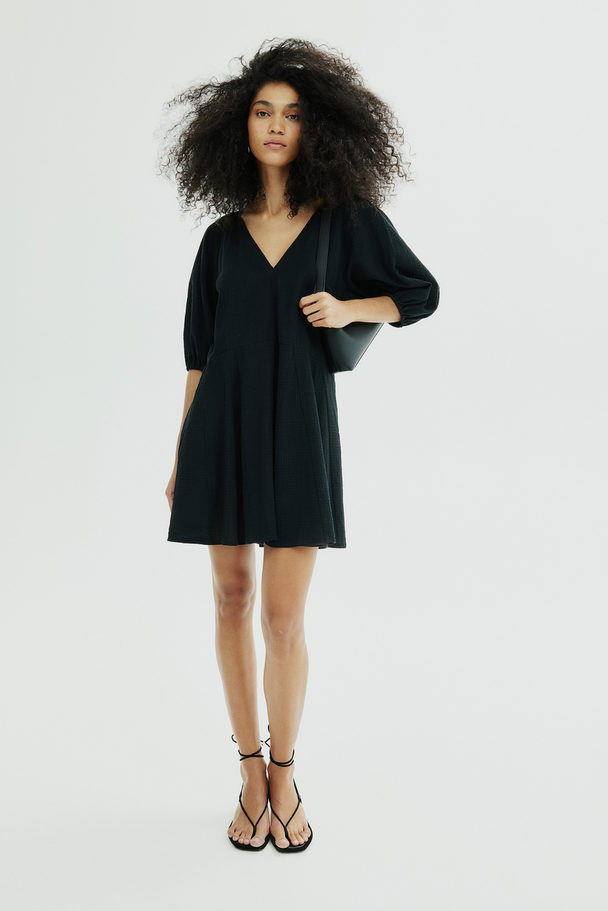 H&M Kleid mit ausgestelltem Rock Schwarz