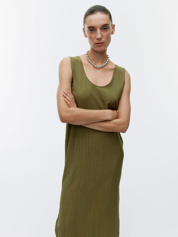 ARKET Langes Crinkle-Kleid Khaki