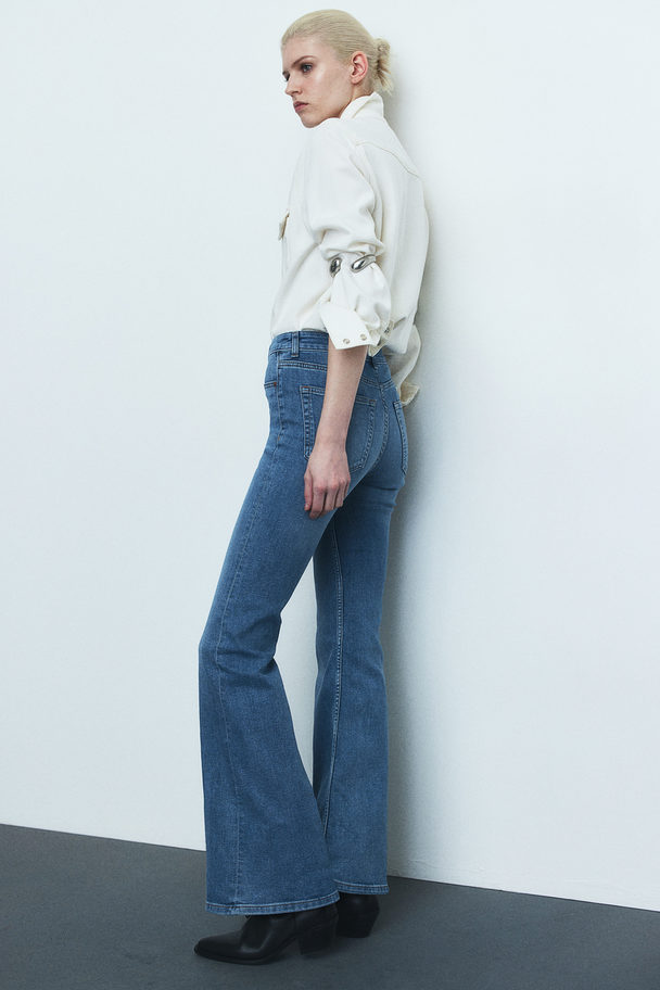 H&M Flared High Jeans Helles Denimblau