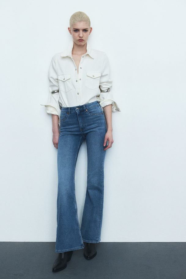 H&M Flared High Jeans Helles Denimblau