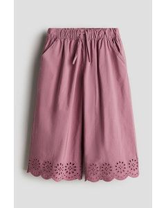 Weite Hose mit Broderie Anglaise Dunkles Mauve