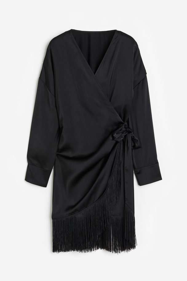 H&M Wickelkleid aus Satin mit Fransenbesatz Schwarz
