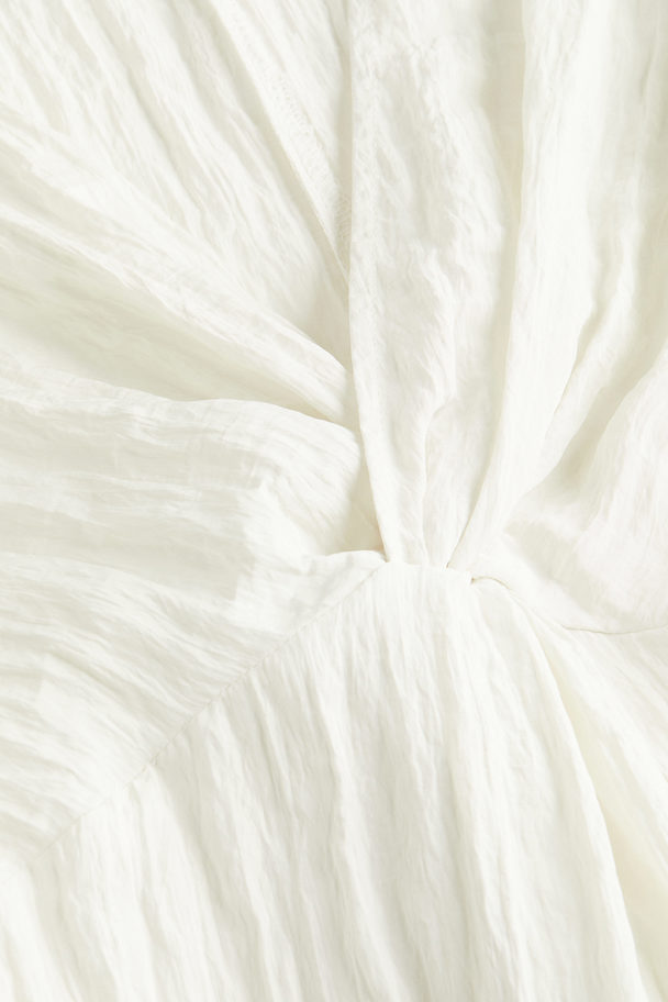 H&M MAMA Kleid aus Crinklestoff Weiß