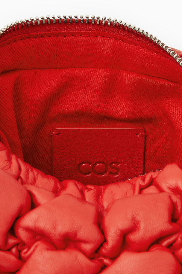 COS GESTEPPTE MINI-TASCHE - LEDER Rot