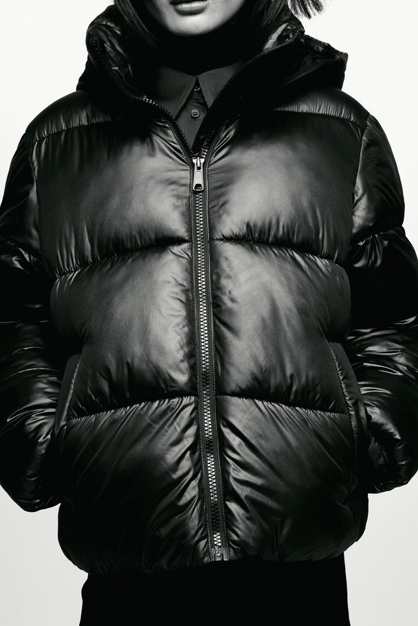 H&M Puffer Jacket mit Kapuze Schwarz