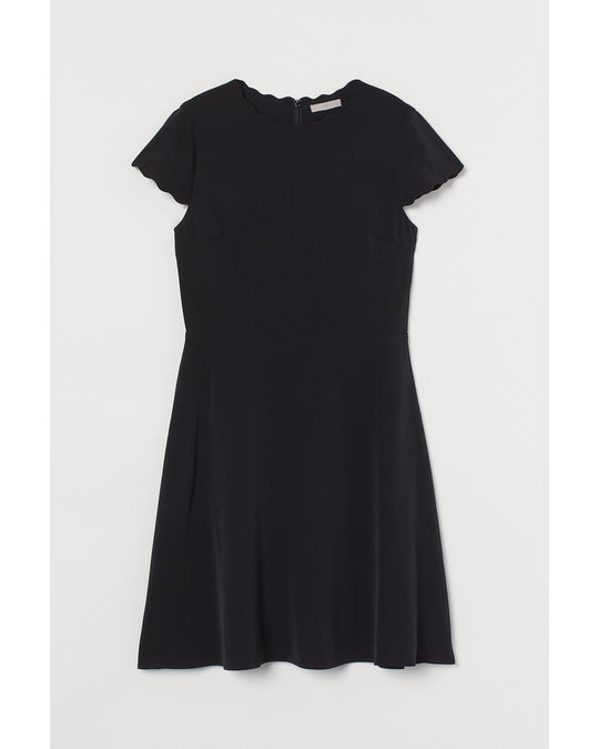H&M Scallop-trimmed Dress Black