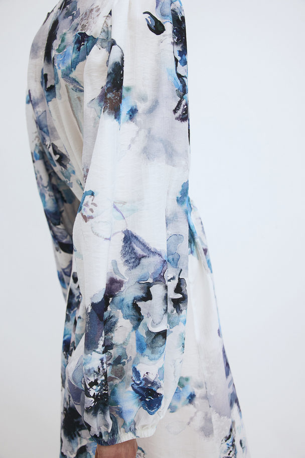 H&M Kleid mit Bindegürtel Weiß/Blau geblümt