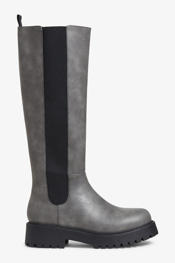 Monki Kniehohe, klobige Chelsea-Boots Distressed Grey