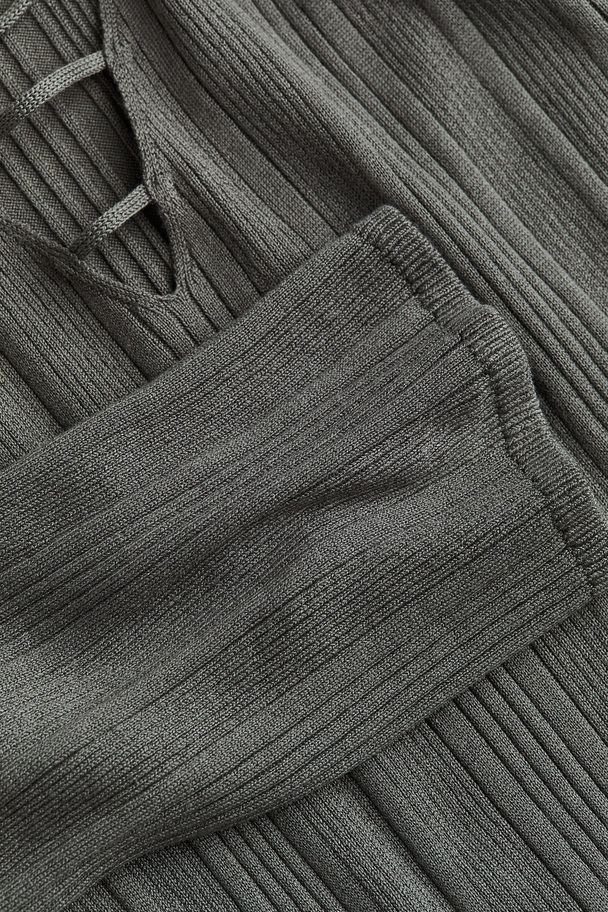 H&M Rippstrickkleid mit Bänderdetails Dunkles Mattgrün