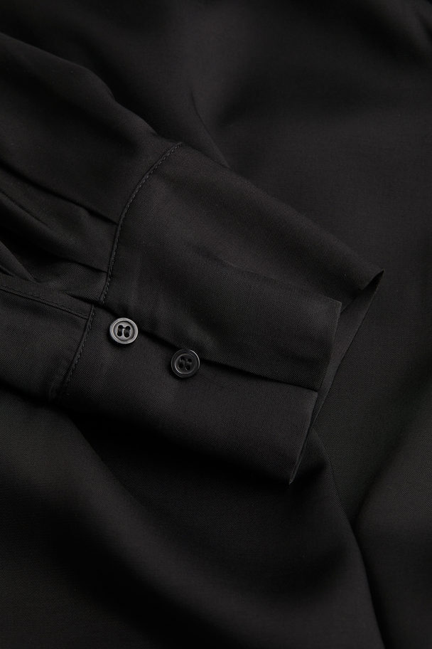 H&M Blusenkleid aus Satin im Wickelschnitt Schwarz