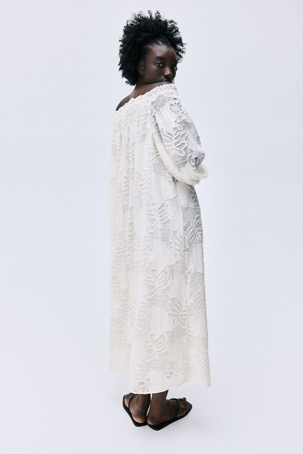 H&M Off-Shoulder-Kleid aus Jacquardstoff Cremefarben