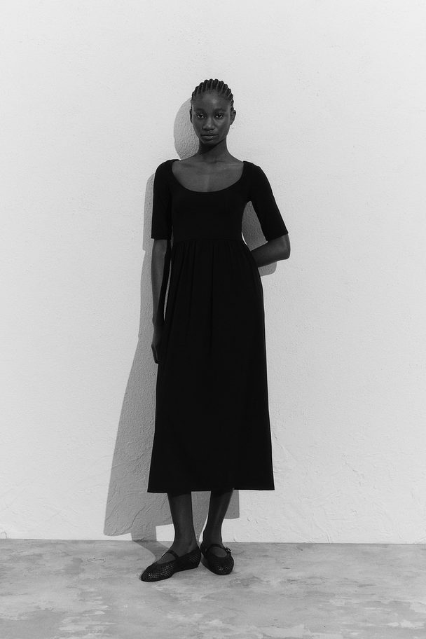 H&M Jerseykleid mit U-Ausschnitt Schwarz