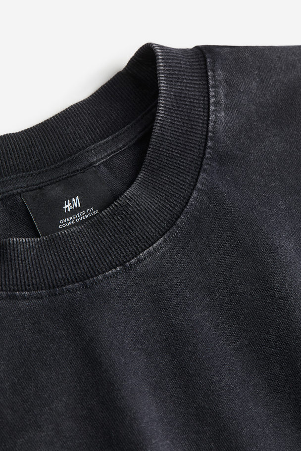 H&M Bedrucktes Jerseyshirt in Oversized Fit Schwarz/Worldwide