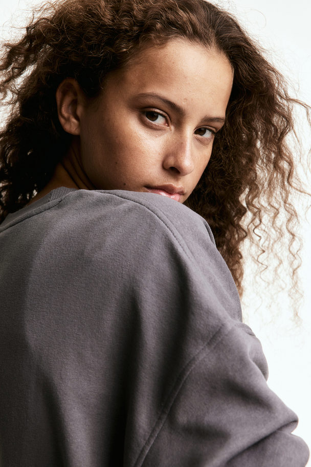 H&M Oversized Sweatshirt mit Print Dunkelgrau/Wednesday