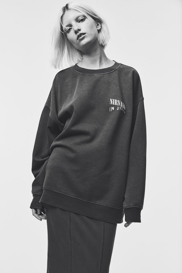 H&M Oversized Sweater Met Print Donkergrijs/nirvana