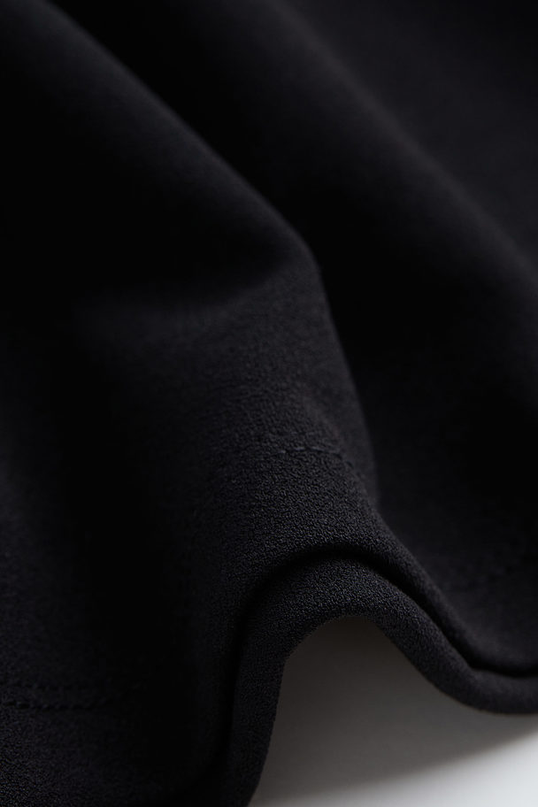 H&M H&M+ Kleid mit eckigem Ausschnitt Schwarz