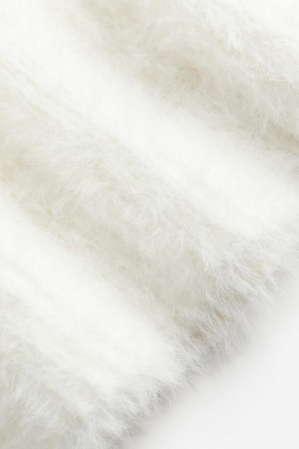 H&M Flauschiger Pullover in Oversize-Passform Weiß