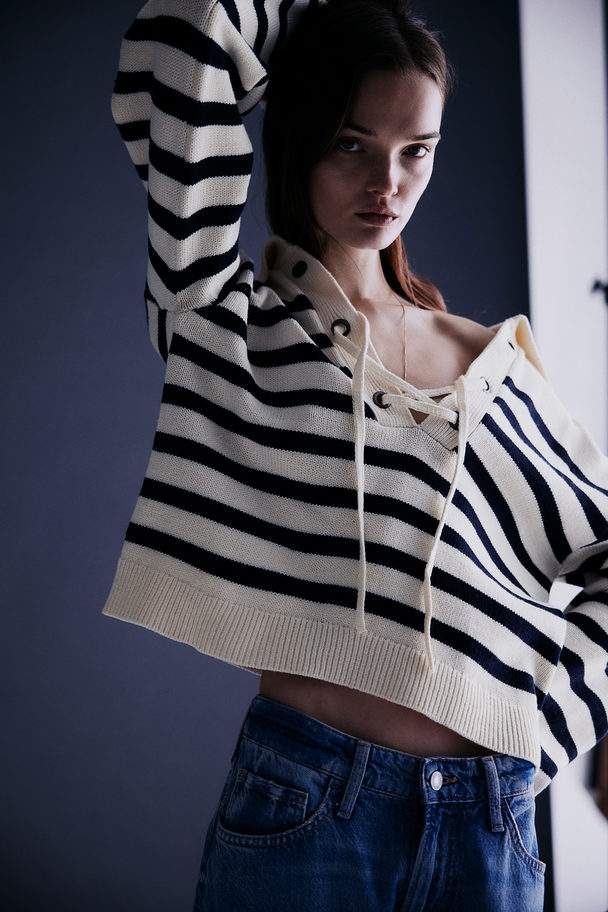 H&M Pullover mit Kragen und Schnürung Cremefarben/Blau gestreift
