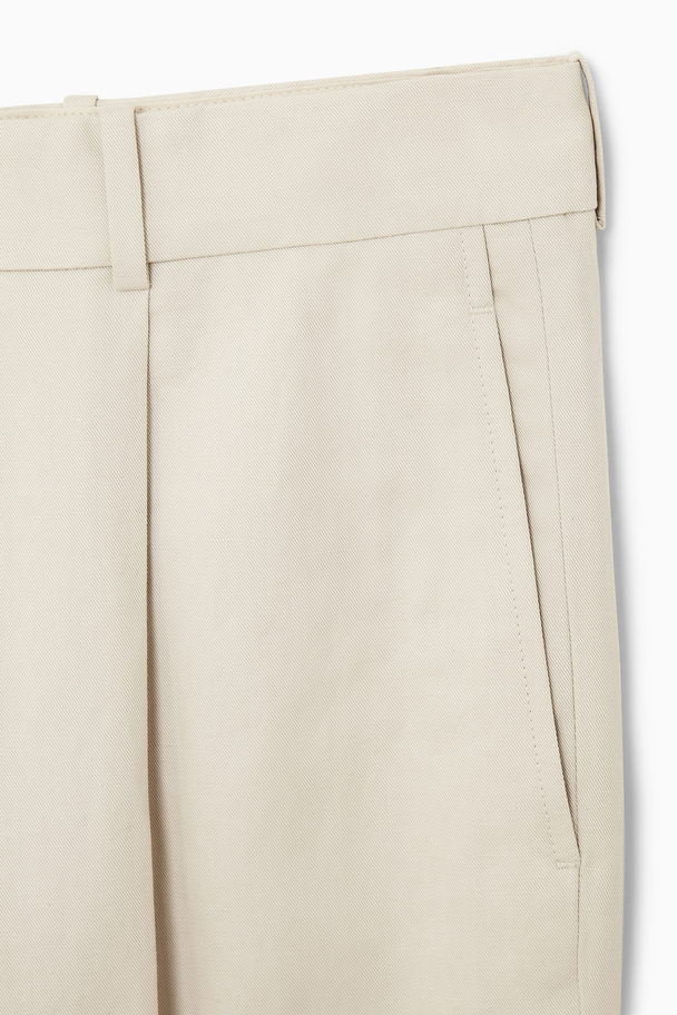 COS LEINENHOSE MIT FALTEN UND GERADEM BEIN HELLES BEIGE