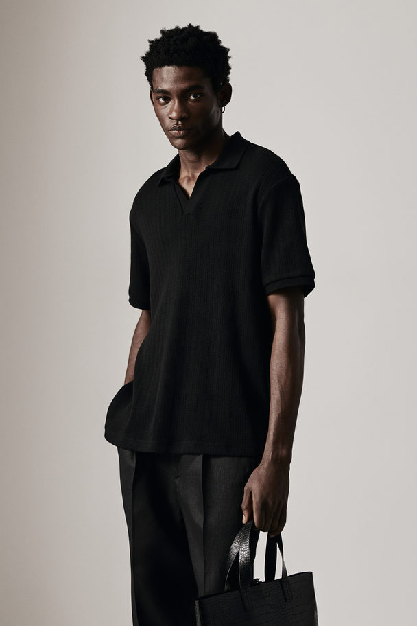 H&M Poloshirt mit Lochmuster in Regular Fit Schwarz