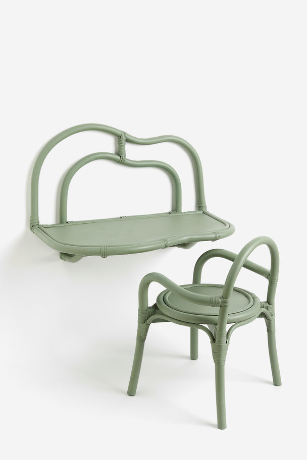 H&M HOME Kinderschreibtisch und Stuhl aus Rattan Salbeigrün
