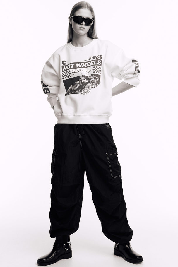 H&M Sweatshirt mit Print Cremefarben/Hot Wheels