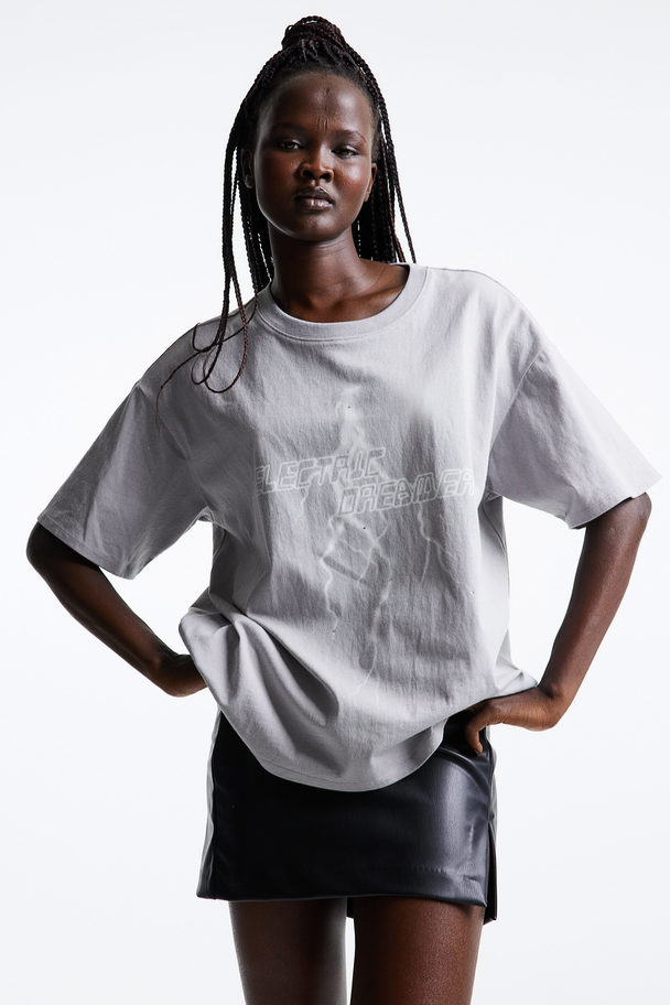 H&M Oversized T-Shirt mit Print Hellgrau/Electric Dreamer