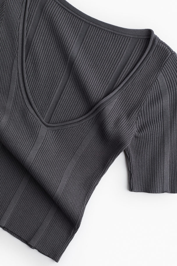H&M Geripptes Shirt mit tiefem Rückenausschnitt Dunkelgrau