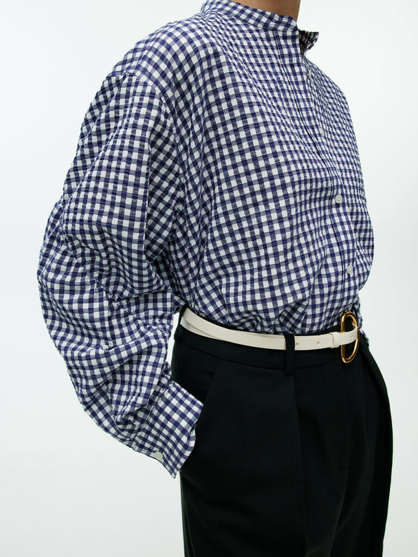 ARKET Oversized Seersucker-skjorte Mørkeblå/hvit
