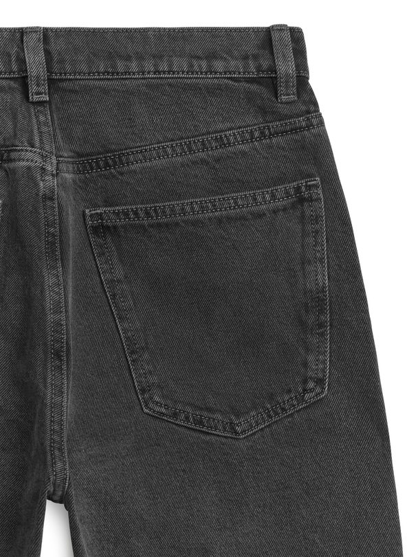 ARKET Jade Cropped Slim Fit Jeans Gewassen Zwart
