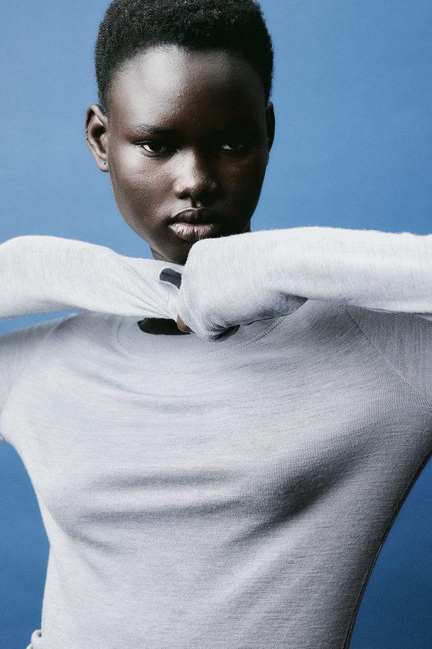 H&M Figurnahes Wollshirt Grau