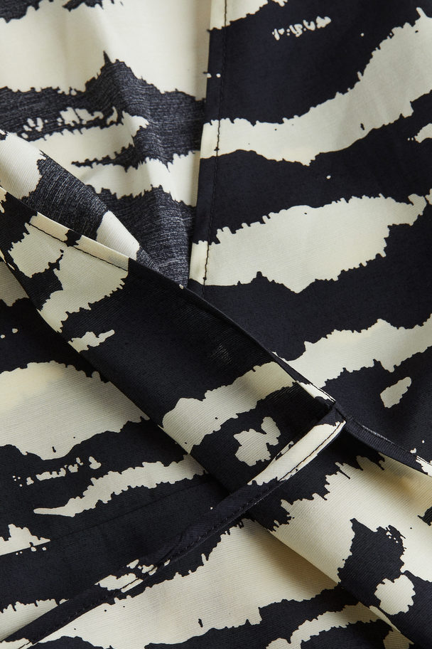 H&M Collared Wrap Dress Black/tiger-striped