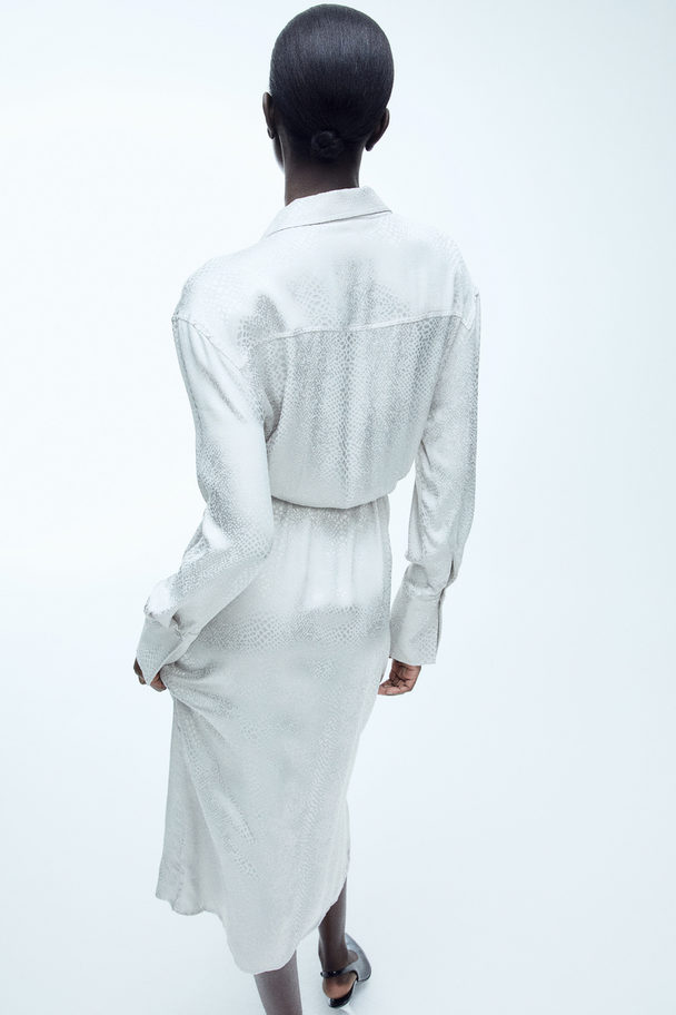 H&M Skjortklänning Med Omlott Ljusgrå/ormskinnsmönstrad
