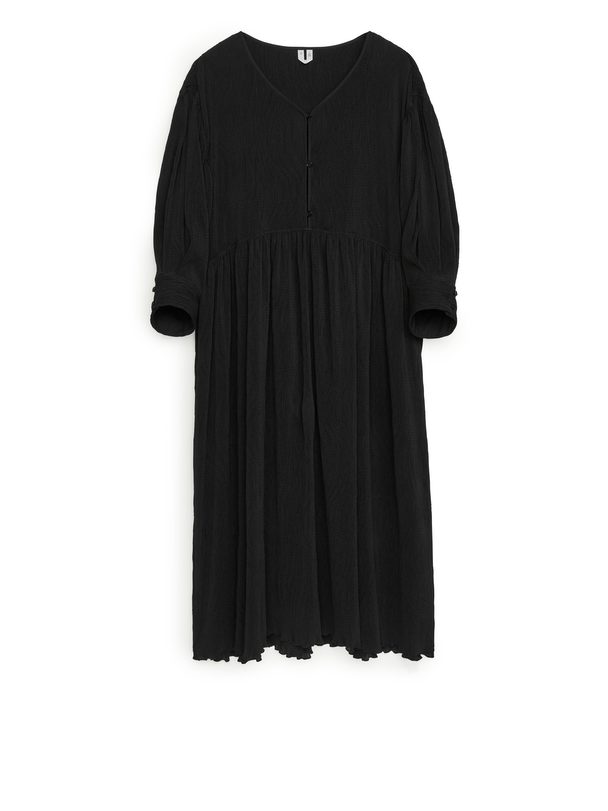 ARKET Crinkle-Kleid mit weiter Passform Schwarz